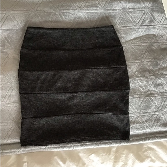 Grey pencil skirt - Picture 2 of 3